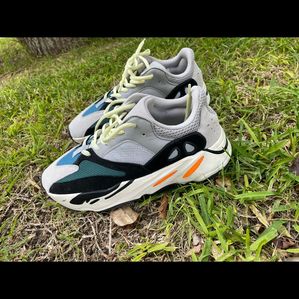 Yeezys 700